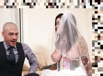 Tattooed bride Juliana Rose cheats on her fiance