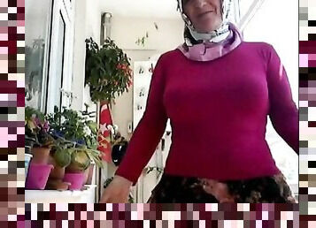 Turkish granny in amateur video